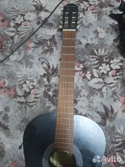 Акустическая гитара