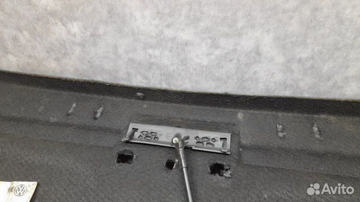 Обшивка крышки багажника Volkswagen Passat B6 2.0