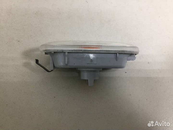 Повторитель на крыло Volkswagen Polo Sed RUS 2011