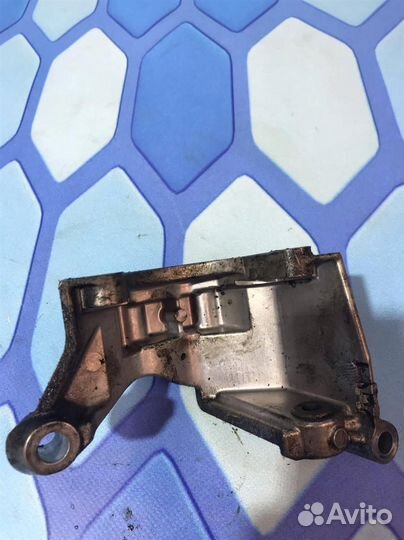 Кронштейн гидроусилителя руля 06E145393B