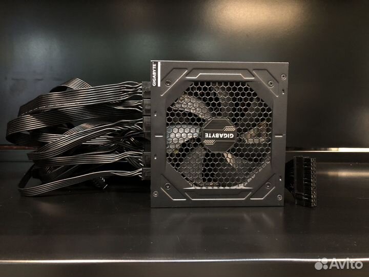 Нерабочий Gigabyte P750GM