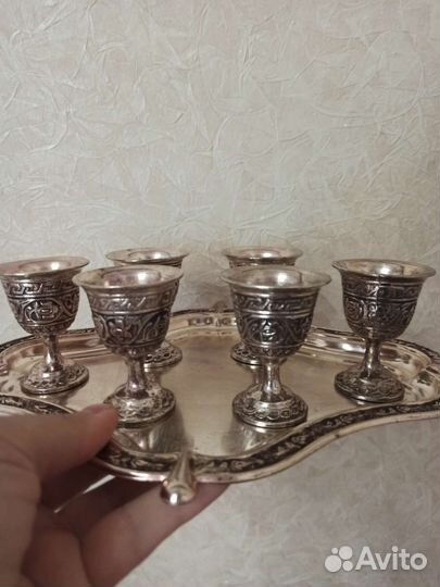 Чашечки рюмочки на подносе креманки