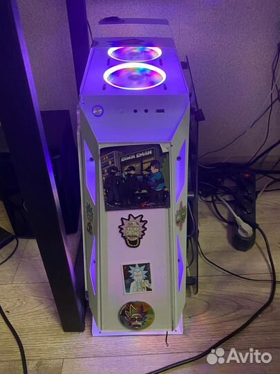 Игровой компьютер с монитором