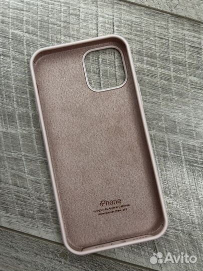 Чехол на iPhone 12