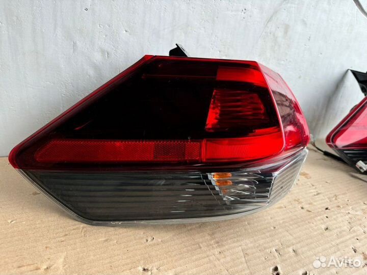 Фонарь задний левый Nissan X-trail T32