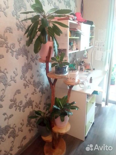 Деревянная подставка для цветы