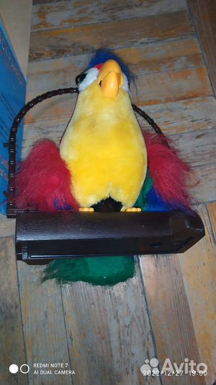 Игрушка попугай