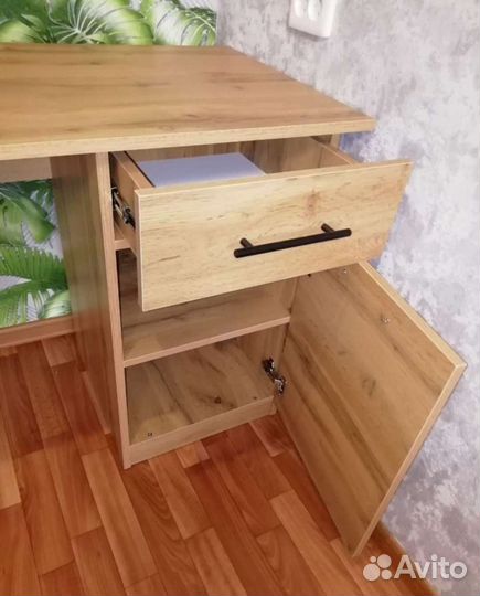 Письменный стол