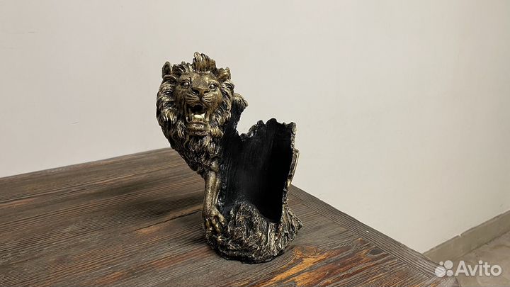 Подставка для бутылок лев