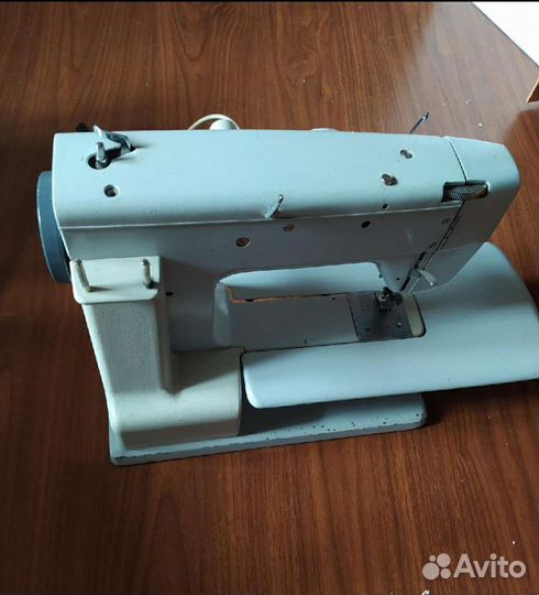 Отличная швейная машина Riccar