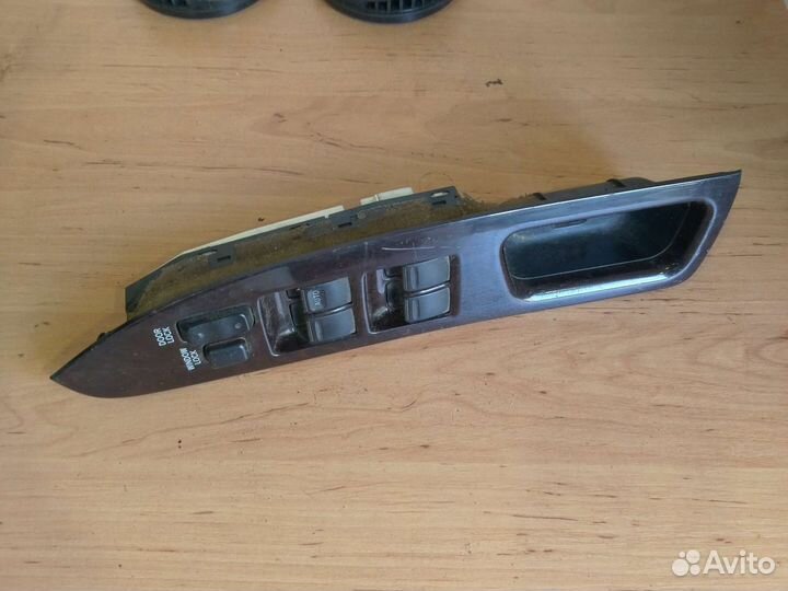 Блок управления стеклоподъемниками передний правый