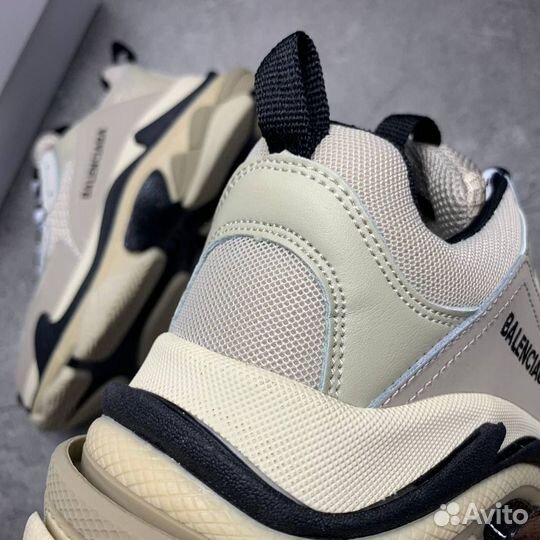 Balenciaga Triple S Vanille