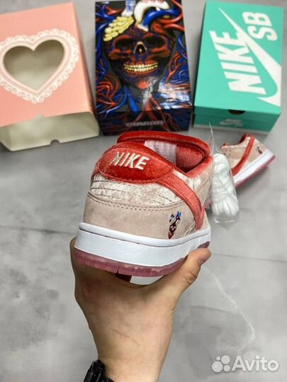 Nike Dunk SB low stranglove lux