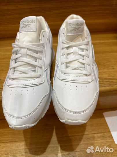 Кроссовки женские