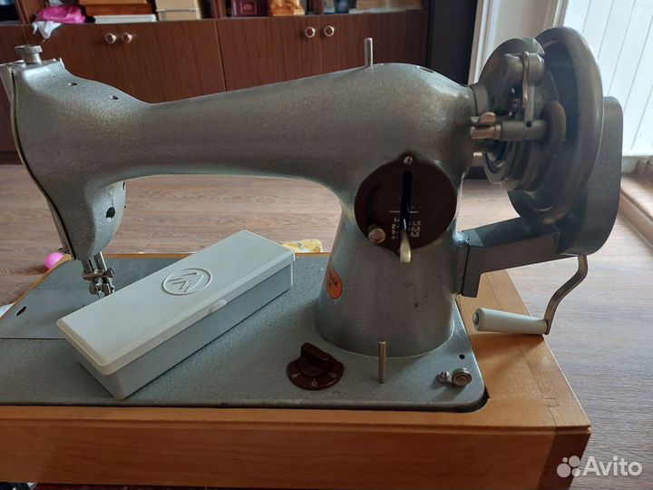 Швейная ручная машинка