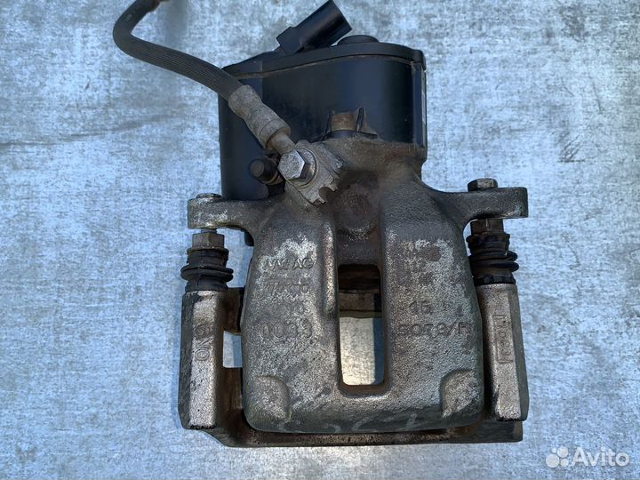 Суппорт задний правый Audi Q3 VW Tiguan Passat