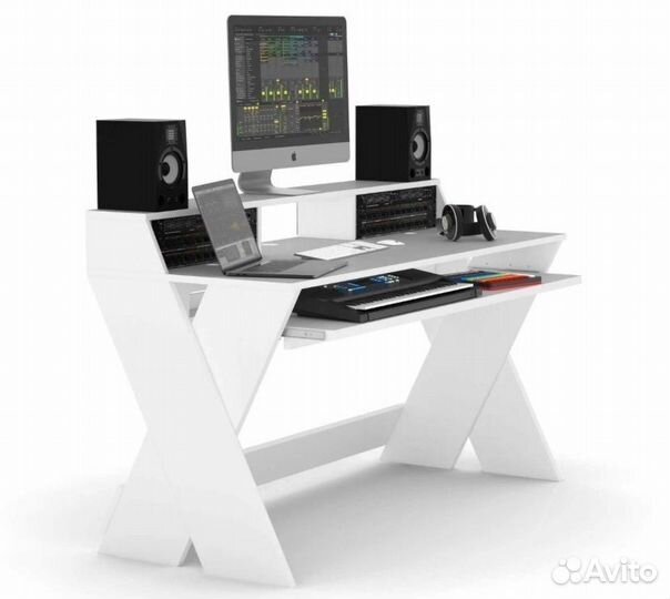 Стол для звукозаписи. Акустический стол