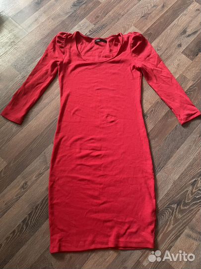 Красное платье