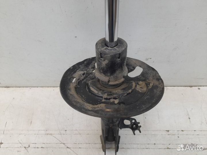 Амортизатор передний правый Toyota Camry 70