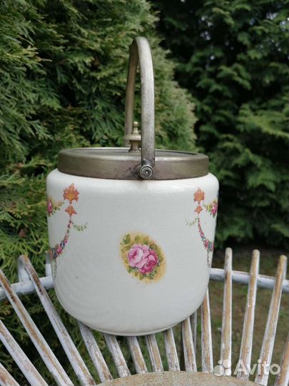 Старинная бисквитница