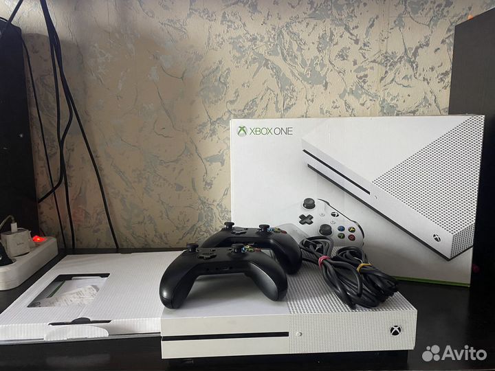 Xbox One s 1tb 2 геймпада идеал