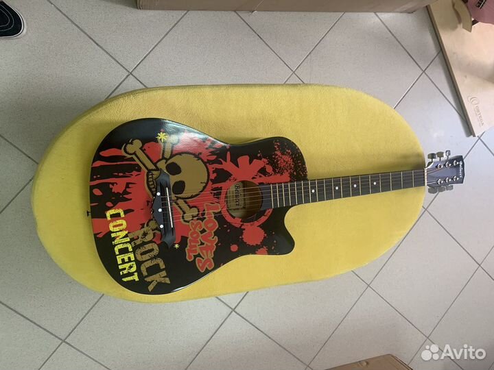 Гитара с принтом