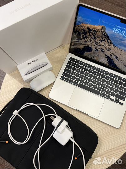 Ноутбук Apple MacBook Air 13.6 (M2, 8GB/256GB)
