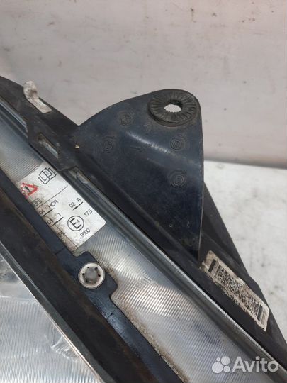 Фара передняя правая Ford Focus хэтчбэк 5 дв. 1.6