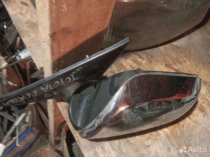 Боковое зеркало на toyota corolla