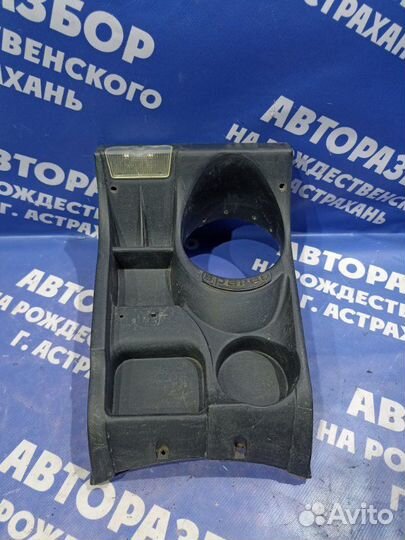 Консоль между сидений Ваз Жигули 2106 седан 2106