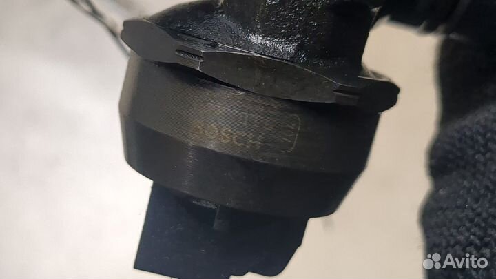 Форсунка топливная Volkswagen Touran, 2005