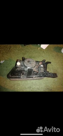 Правая фара Nissan Sunny FB15