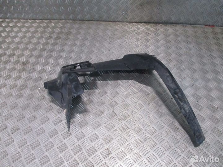 Вкладка рамки фары левая Volvo 82423087