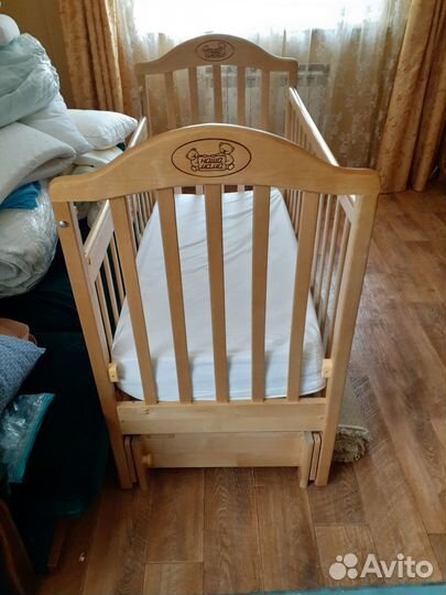 Детская кроватка и пеленальный комод