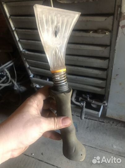 Скребок автомобильный Carrand