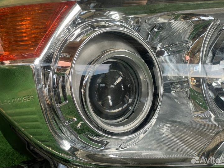 Фара передняя правая Toyota Land Cruier джип 2012