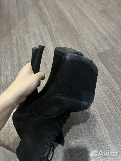 Стрипы ботильоны тройки