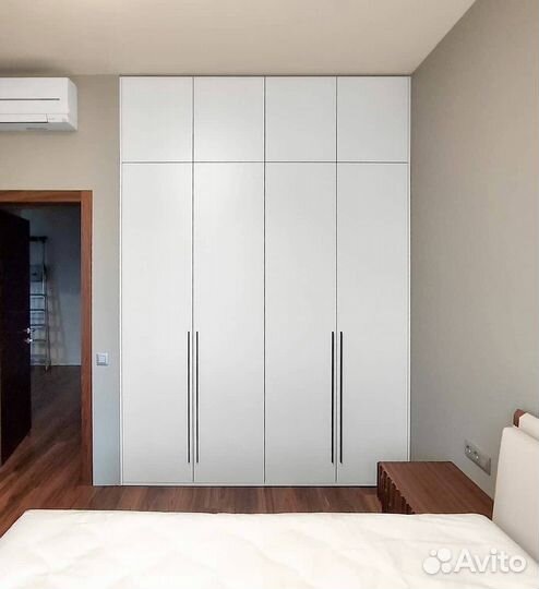 Зеркальный шкаф