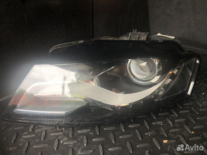 Передняя фара левая и правая на Audi A4 B8 дорест