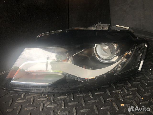 Передняя фара левая и правая на Audi A4 B8 дорест
