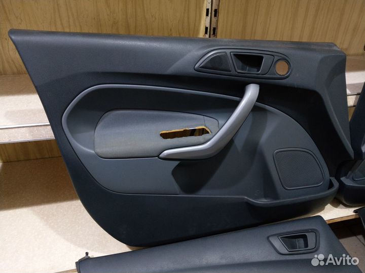 Обшивки дверей 5 дв. х/б форд фиеста 6 2010 год