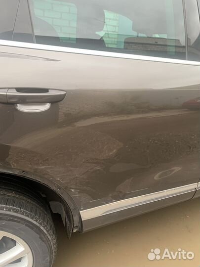 Задняя правая дверь на VW Touareg 2,оригинал