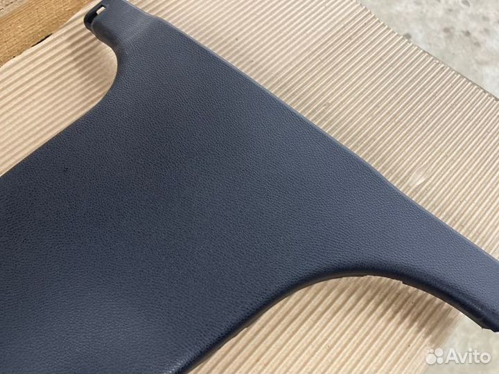 Обшивка центральной стойки правая Mercedes-Benz