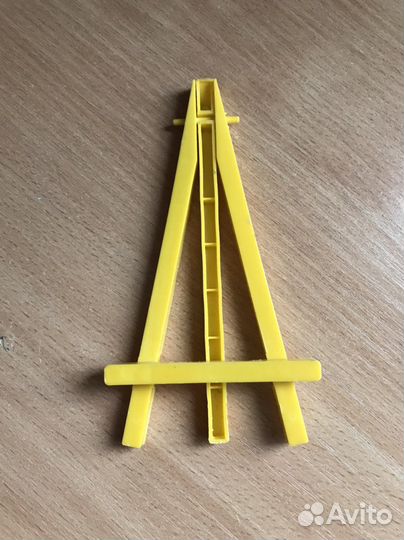 Игрушечный мольберт