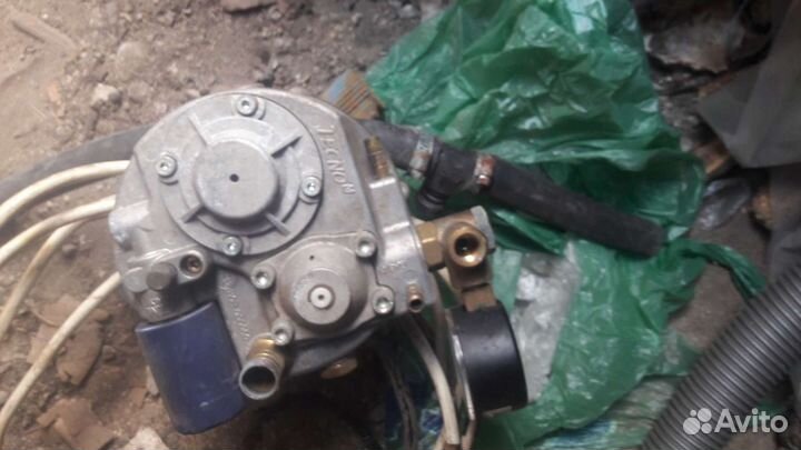 Газовое оборудование 5 баллонов метана б/у