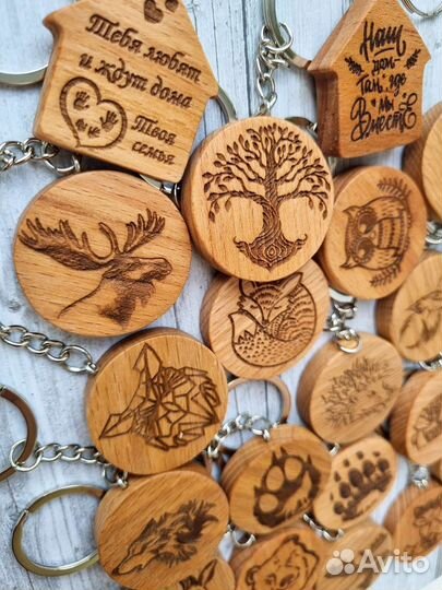 Брелок из дерева