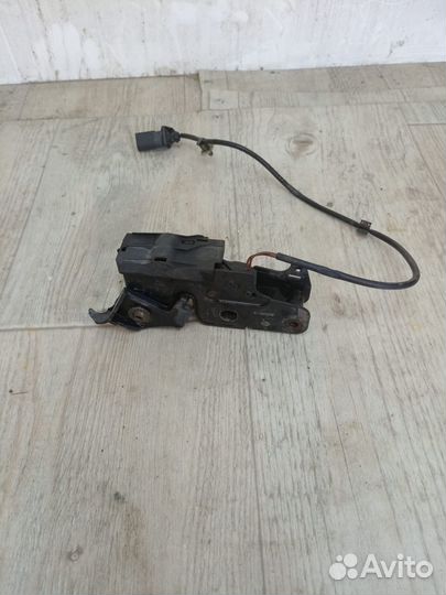 Замок капота Volkswagen Passat B6 B7 CC
