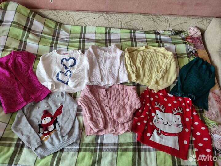 Свитера и безрукавки для девочки 116-122
