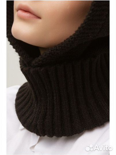 Капор женский вязаный весенний