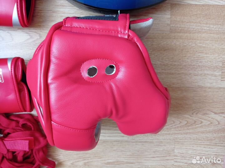 Боксерские перчатки детские плюс шлем